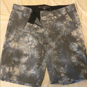 Billabong Platinum Submursible Shorts - Size 32
